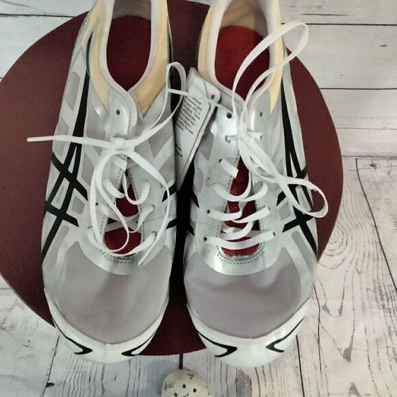 New Without tags."Asics" woman's kleets - Picture 2 of 9